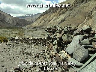 légende: Mur de prieres Markha Valley Ladakh 03
qualityCode=raw
sizeCode=half

Données de l'image originale:
Taille originale: 162994 bytes
Temps d'exposition: 1/300 s
Diaph: f/400/100
Heure de prise de vue: 2002:06:27 09:36:25
Flash: non
Focale: 42/10 mm
